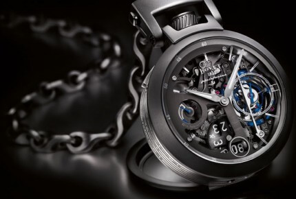 The case, a revisited version of the Amadeo, transforms from a wristwatch to a pocket watch or a table clock © Bovet