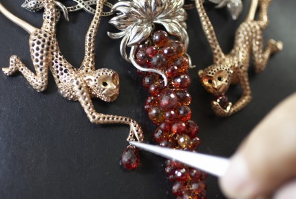 Collection Animal World: Necklace depicting monkeys stealing fruits © Chopard