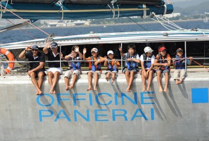 Pangaea boat and the young explorers in Yokohama© Officine Panerai