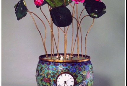 Horloge pot de fleur en éclosion