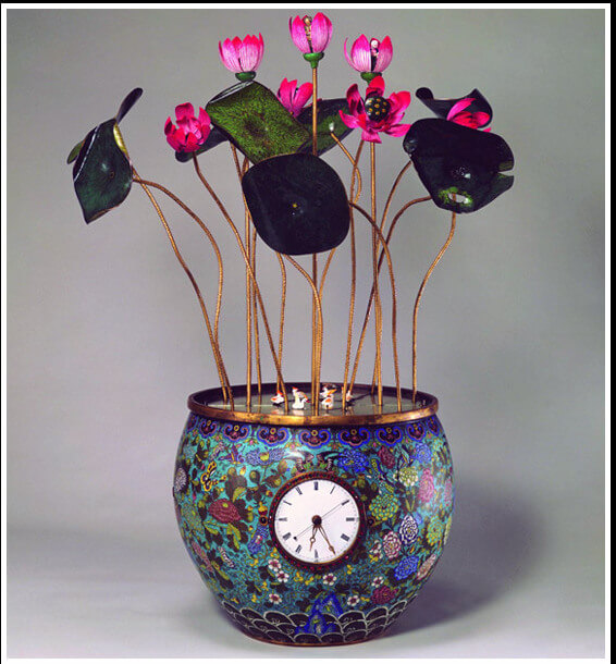 Horloge pot de fleur en éclosion