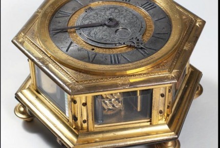 Horloge de table en forme hexagonale. Signée MC, Allemagne, vers 1640 © photo : Pascal Brunet