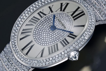 Baignoire watch, large model, case in 18 carat rhodium-plated white gold set with round diamonds Photo: Panséri © Cartier 2008