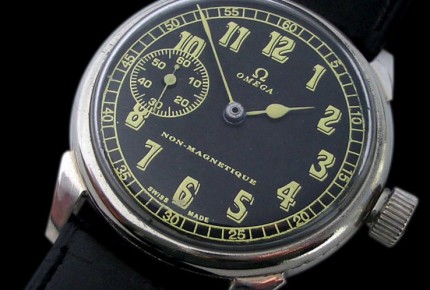 Montre militaire Omega sur la base d'une montre de poche. Cadran entièrement repeint. Anses rajoutées par soudure © Fabrice Guéroux