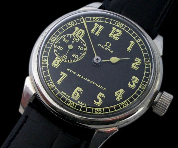 Montre militaire Omega sur la base d'une montre de poche. Cadran entièrement repeint. Anses rajoutées par soudure © Fabrice Guéroux