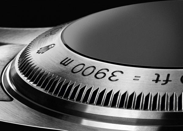 Lunette tournante unidirectionnelle avec disque en Cerachrom noir gradué 60 minutes © Rolex