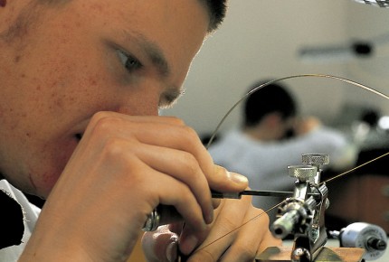 Les futurs horlogers bénéficient d'un atelier entièrement équipé pouvant accueillir 24 apprentis © IWC