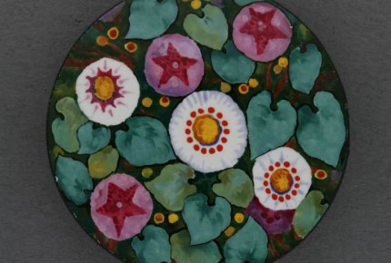 Motif floral stylisé, diamètre 41 mm © MIH