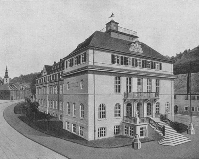 Le bâtiment de l'ancienne Ecole allemande d'Horlogerie au tournant du siècle dernier © Libre de droits