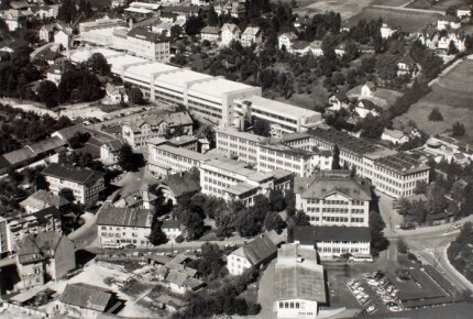 Bâtiments de la société A. Schild (AS) SA en 1960, une des trois sociétés à la base de la création d'Ebauches SA en 1926 © ETA