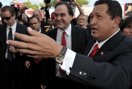 Hugo Chavez (droite) avec Oliver Stone à la Mostra de Venise en 2009 (creative commons)