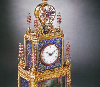 Automata clock, made in 1790 in Canton for an emperor of the Qing Dynasty. This exceptional, richly decorated Chinese clock (85cm high/lot 1513) sold for USD 6.7 million (CHF 6.5 million/ EUR 5.2 million), excluding 12% commission © Poly Auction