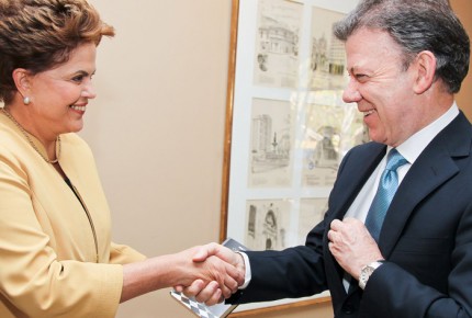 Le président colombien Juan Manuel Santos avec Dilma Rousseff, présidente du Brésil. Le président porte une montre Piaget © Roberto Stuckert Filho