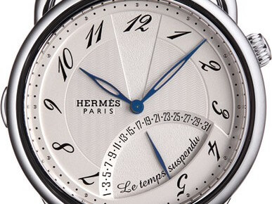 Arceau Le Temps suspendu, en acier cadran argenté et bracelet en alligator mat havane © Hermès