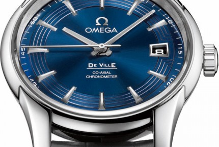 The Hour Vision Blue is equipped with the Co-Axial caliber 8500 © Omega