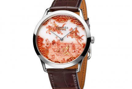 Slim d’Hermès Koma Kurabe. Sèvres porcelain dial with Aka-e decoration depicting a scene from the Koma Kurabe horse race, held once a year at the Kamigamo Shrine, founded in 678 in Kyoto.