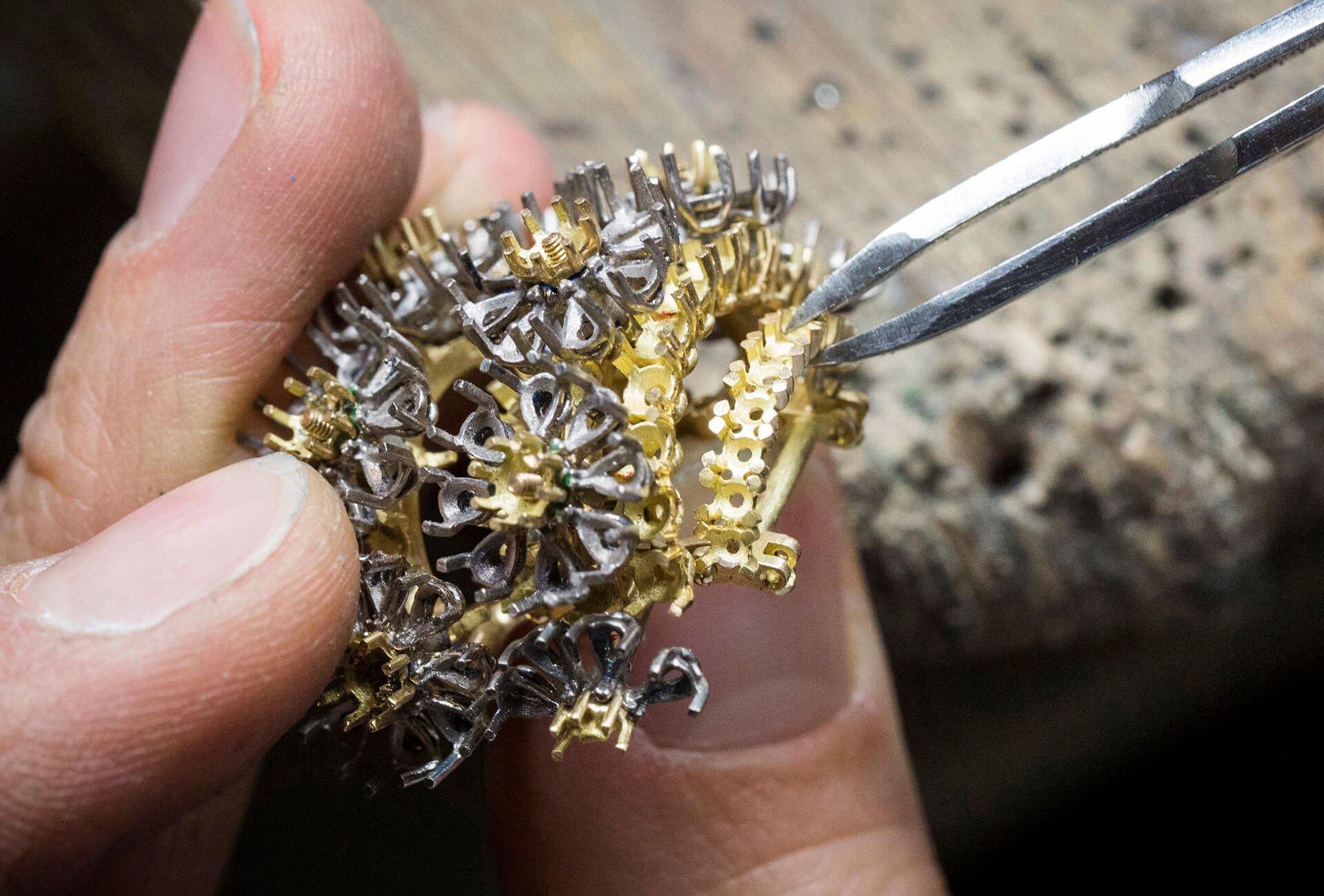 Pâquerette Watch (jewelry work, assembling) © Van Cleef & Arpels