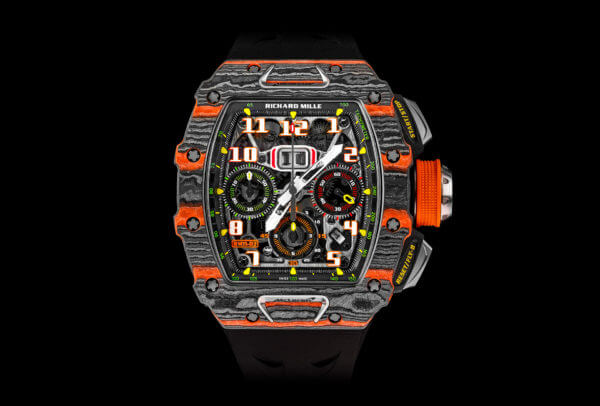 Digne héritière de la RM 50-03 McLaren F1, le chronographe tourbillon le plus léger au monde avec ses 39 grammes bracelet inclus présenté en 2017, la RM 11-03 McLaren fusionne les codes stylistiques du constructeur britannique avec ceux de Richard Mille.