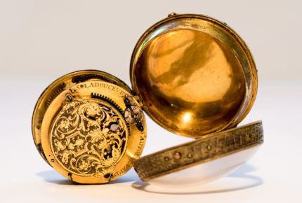 Onion watch signed Ladouceur, Faubourg Saint-Antoine, Paris, circa 1690. Musée de Cluses © Charles Savouret