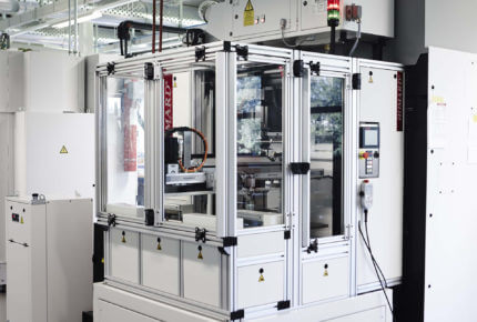 De dernière génération, les machines CNC servent aussi bien à la production courante qu’au prototypage.