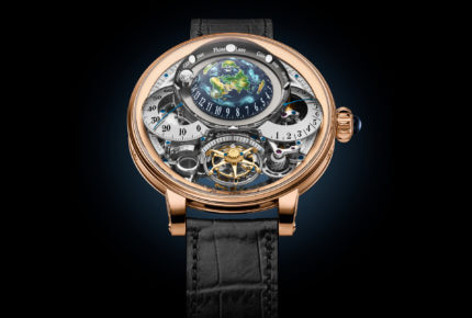 The Bovet Récital 22 Grand Récital presents hours (24h), retrograde minutes, seconds on the double-sided flying tourbillon, precision Moon phases, double-sided retrograde date, power reserve and, on the movement side, a perpetual calendar. © marcgysinphoto