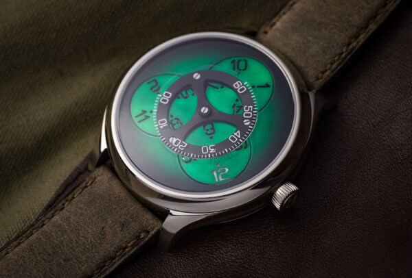 Endeavour Flying Hours Cosmic Green © H. Moser & Cie