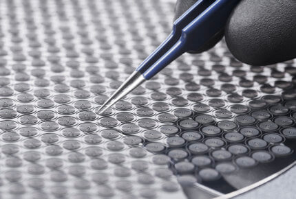 Precise to 1/1,000th of a micrometre, the finished hairsprings (up to 300 per wafer) are easily removed.