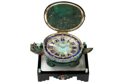 Tortoise table clock, Cartier Paris, 1928, Private collection, Studio Gérard © Cartier