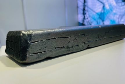 Photo 4 – The 100% recycled steel ingot, produced using solar energy, that will go on display at the MIH in La Chaux-de-Fonds